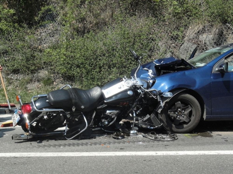 accidente de coche y moto